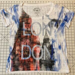 NWOT Dorothy Blue Women’s Size Large Slim Fit London Themed Tissue Tee